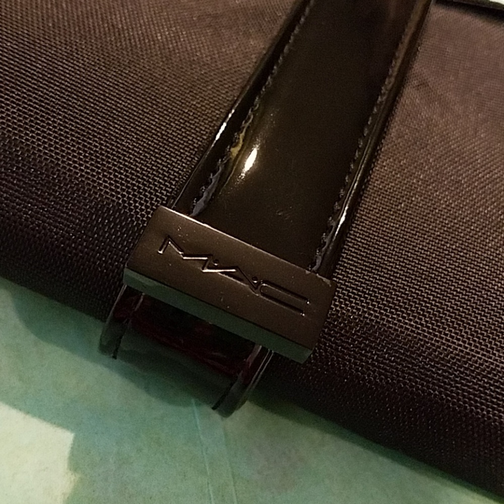 NEW MAC brush roll large